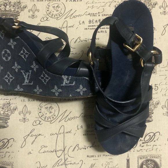LV Wedge Sandals Sandals - Picture 1 of 2
